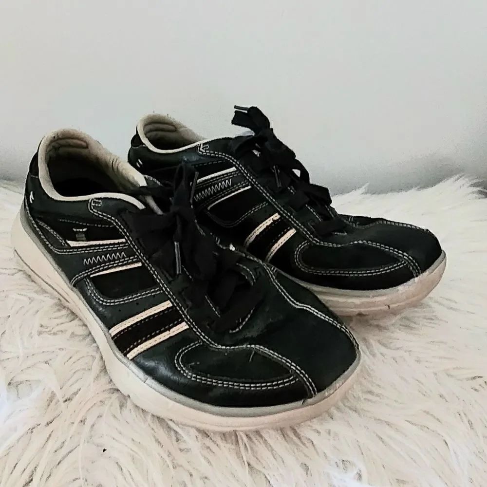 Sketchers men size 9 comfort shoe